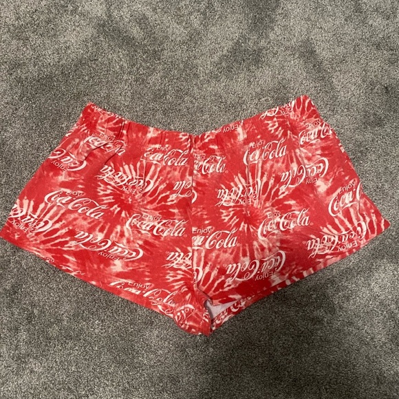 Coca Cola Plus Size Shorts Red & White Tie Dye Casual Relaxed Comfy Short Sz 2XL - Picture 1 of 3